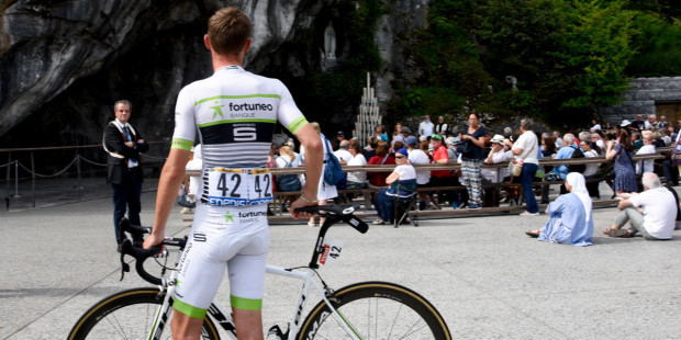 cyclist tour de france 01